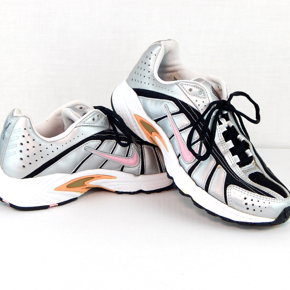 Nike Womens Running Shoes Sneakers 9.5 Excellent!